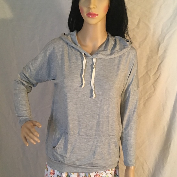 Lyss Loo Tops - Lyss Loo woman's gray kangaroo pouch hoodie size S
